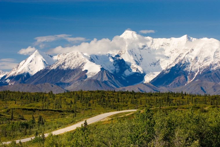 Image: The Richardson Highway with the peaks of the central Alaska Range in the distance